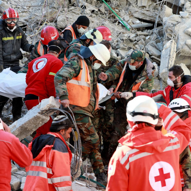 &lt;p&gt;Pripadnici Crvenog križa u akciji spašavanja nakn potresa u Turskoj&lt;/p&gt;