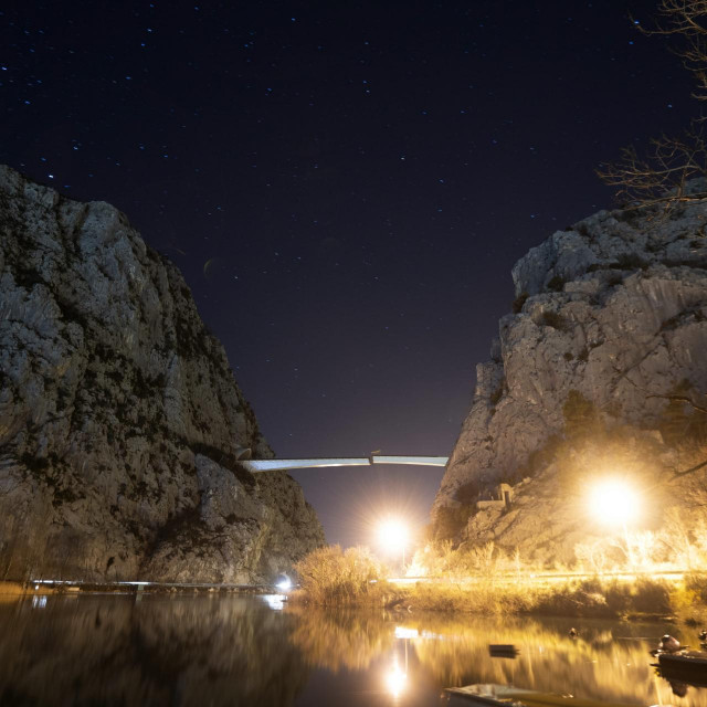 &lt;p&gt;Pri kraju je spajanje mosta iznad kanjona rijeke Cetine, na 70 metara nadmorske visine.&lt;br&gt;
 &lt;/p&gt;