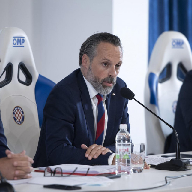 Vinko Radovani, Lukša Jakobušić i Ivan Matana (kadar s godišnje skupštine dioničara Hajduka iz 2021. godine)