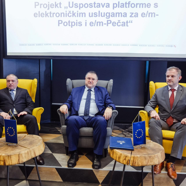 &lt;p&gt;Jure Sertić, Bernard Gršić i Igor Ljubi na predstavljanju nacionalne platforme za e/m-Potpis i e/m-Pečat&lt;/p&gt;