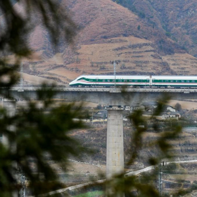 &lt;p&gt;Nova željeznica prolazi kroz nekad osiromašenu prefekturu Liangshan&lt;/p&gt;