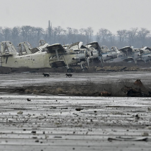 Uništeni zrakoplovi na aerodromu u Hersonu