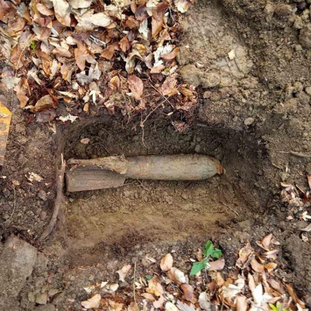 &lt;p&gt;Bomba koju je građanin pronašao u šumi u Koprivnici&lt;/p&gt;