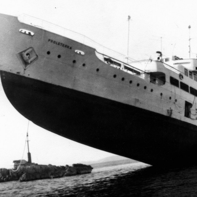 &lt;p&gt;Murter, 1969. - putnički brod ‘proleterka‘ nakon havarije kod hridi Mišina.&lt;/p&gt;

&lt;p&gt; &lt;/p&gt;