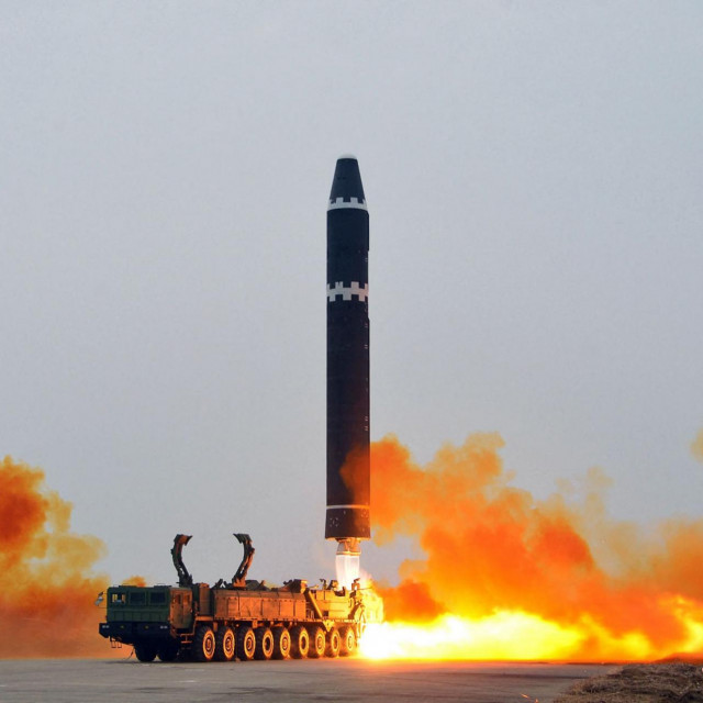 &lt;p&gt;Ispaljivanje balističkog projektila Hwasong-15 u Pjongjangu&lt;/p&gt;