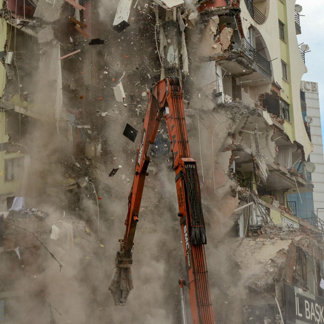Rušenje srušene zgrade u Diyarbakiru