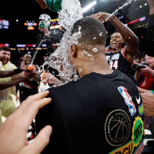 Košarkaši Portlanda slave svog junaka Damiana Lillarda