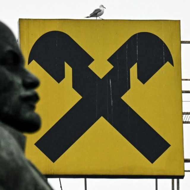 &lt;p&gt;Logo Raiffeisen banke u Moskvi (arhiva)&lt;/p&gt;