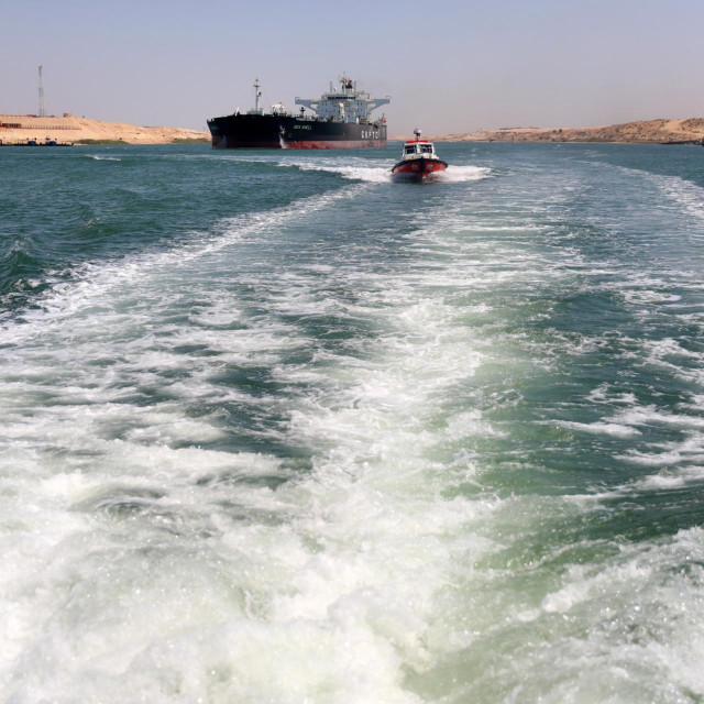 &lt;p&gt;Tanker u Suezu&lt;/p&gt;