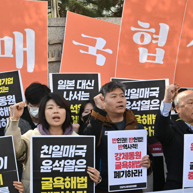Prosvjedi u Seulu ispred ministarstva vanjskhi poslova, odbacuju plan za obeštećenje