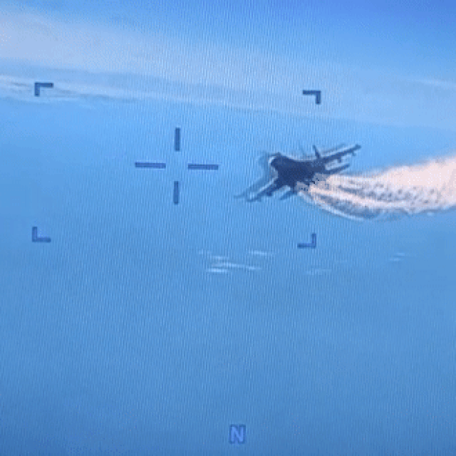 &lt;p&gt;Ruski avion Su-27 ispušta gorivo na američki dron&lt;/p&gt;