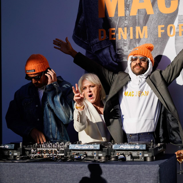 &lt;p&gt;Elias Becker, Barbara Becker i Noah Becker na promociji Mac Jeansa u Firenci u siječnju ove godine&lt;/p&gt;