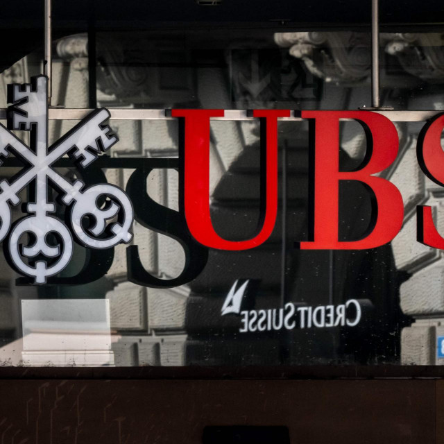 &lt;p&gt;Logotip UBS-a ispred Credit Suissea&lt;/p&gt;