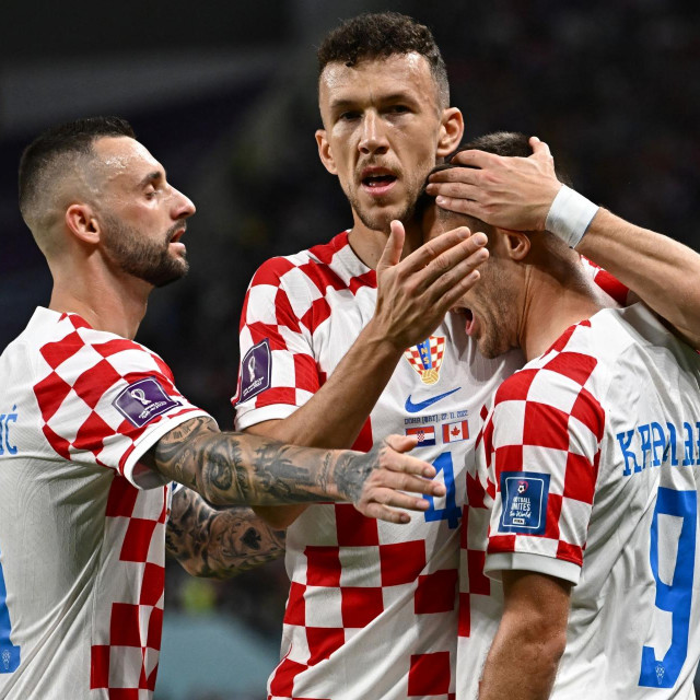 <p>Ivan Perišić i Andrej Kramarić u društvu Marcela Brozovića</p>
