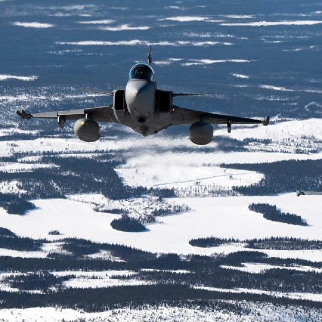 &lt;p&gt;Švedski borbeni avion JAS 39 Gripen i finski borbeni avion F/A-18 Hornet&lt;/p&gt;