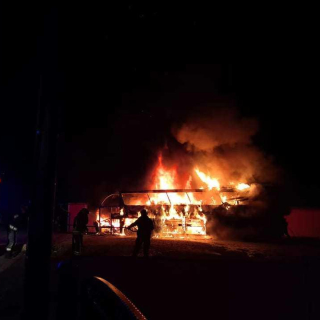 Požar na autobusu u Grešćevini