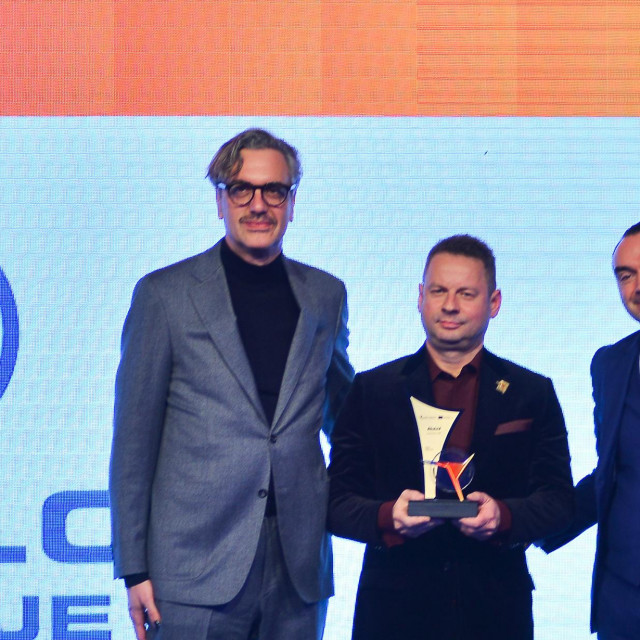 &lt;p&gt;Živko Mukaetov, predsjednik Upravnog odbora Alkaloida primio je nagradu Komorskog investicijskog foruma Zapadnog Balkana (WB6CIF)&lt;/p&gt;