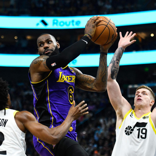 Šamanić je bio u startnoj postavi Jazza, ali LeBron je donio pobjedu Lakersima