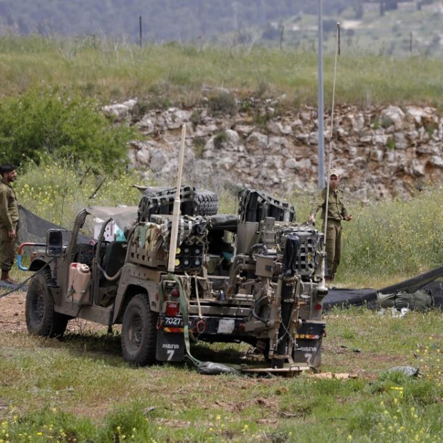&lt;p&gt;Izraelski vojnici raspoređeni na otvorenom području u blizini Kibutza Malkia, u sjevernom Izraelu na granici s Libanonom&lt;/p&gt;