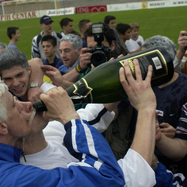 Slavlje igrača NK Zagreba nakon osvajanja naslova prvaka 2002.
