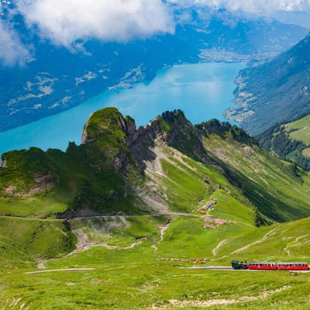 &lt;p&gt;Vlak u Švicarskoj&lt;/p&gt;