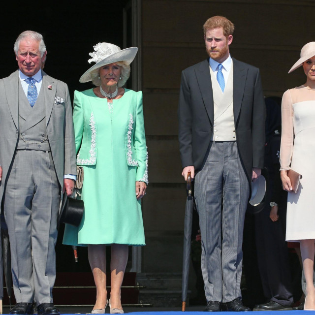 &lt;p&gt;Kralj Charles, kraljica Camilla sprincom Harryjem i Meghan Markle&lt;br&gt;
 &lt;/p&gt;