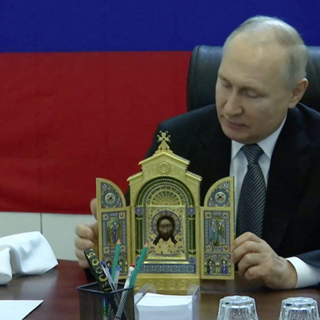 &lt;p&gt;Vladimir Putin tijekom predstavljanja ikone&lt;/p&gt;
