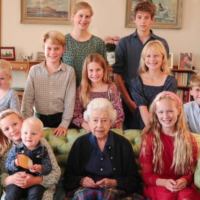 &lt;p&gt;Posljednji portret pokojne kraljice Elizabete II. s najmlađim direktnim potomcima snimila je Kate Middleton u Balmoralu&lt;/p&gt;