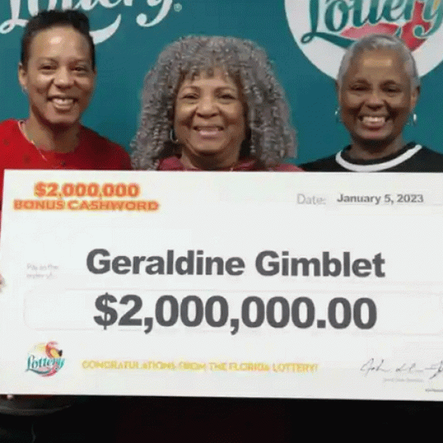 &lt;p&gt;Geraldine Gimblet podiže svoju nagradu s unukom i kćeri&lt;/p&gt;