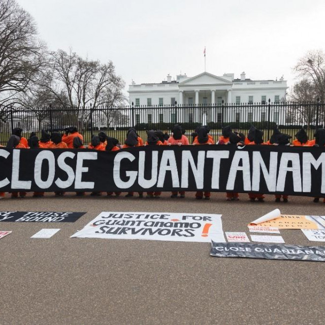 Na fotografiji: Prosvjednici u Washingtonu zahtijevaju da se zatvori Guantanamo