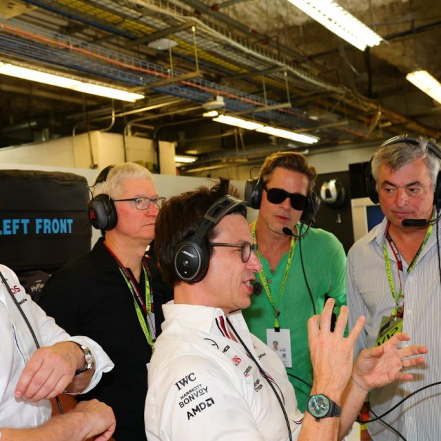 &lt;p&gt;Brad Pitt u boksu F1 ekipe Mercedes AGM&lt;/p&gt;