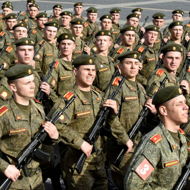 &lt;p&gt;Ruski vojnici na paradi u Sankt Petersburgu&lt;/p&gt;