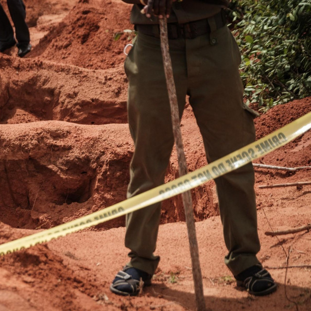 &lt;p&gt;Grobovi iskopani u šumi udaljenoj otprilike 80 kilometara od kenijskog grada Malindi&lt;/p&gt;