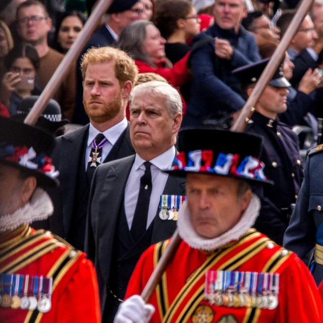&lt;p&gt;Princ Harry i princ Andrew na pogrebu kraljice Elizabete II.&lt;/p&gt;
