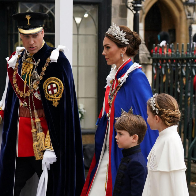 &lt;p&gt;Princ William, princeza Catherine s djecom Louisom i Charlotte&lt;/p&gt;