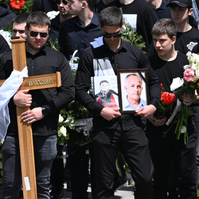 &lt;p&gt;Posljednji ispracaj zastitara Dragana Vlahovića poginulog u tragediji u OŠ Vladislav Ribnikar&lt;/p&gt;
