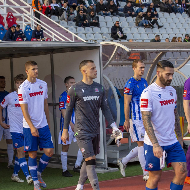 Ivan Lučić sa suigračima prije utakmice s Lokomotivom