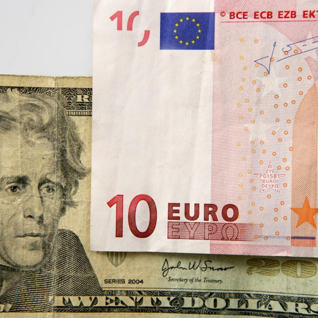 &lt;p&gt;Dolar versus euro notes, finance metaphor image,Image: 168977928, License: Royalty-free, Restrictions:, Model Release: no, Credit line: TONO BALAGUER/Panthermedia/Profimedia&lt;/p&gt;