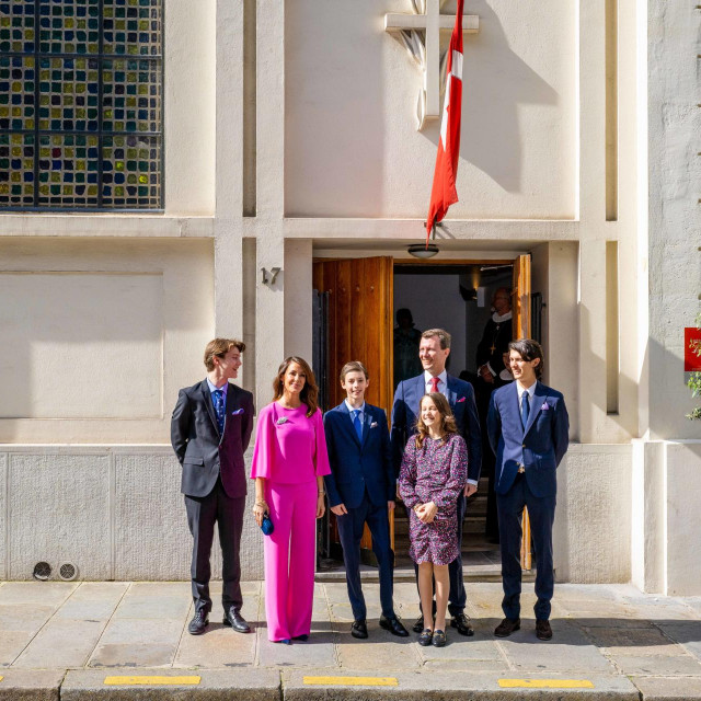 &lt;p&gt;Princ Joachim i princeza Marie s djecom Nikolajem, Felixom,  Athenom i Henrikom&lt;/p&gt;
