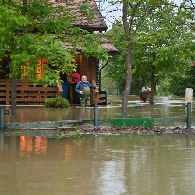 &lt;p&gt;Žažinu, selo na Petrinjskom području, poplavila rijeka Kupa &lt;/p&gt;