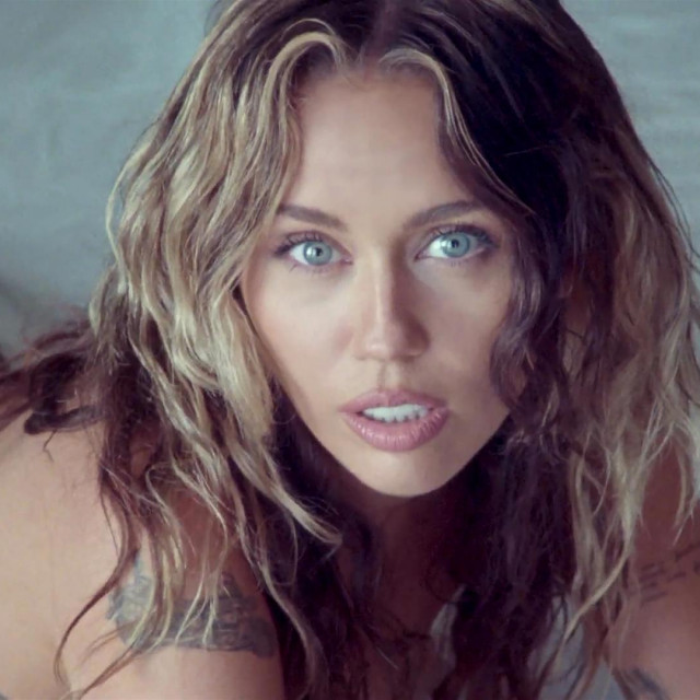 &lt;p&gt;Miley Cyrus u spotu za pjesmu ”Jaded”&lt;/p&gt;