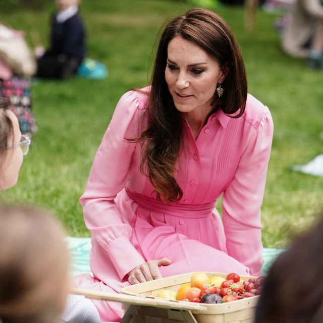 &lt;p&gt;Kate Middleton i školarci&lt;/p&gt;