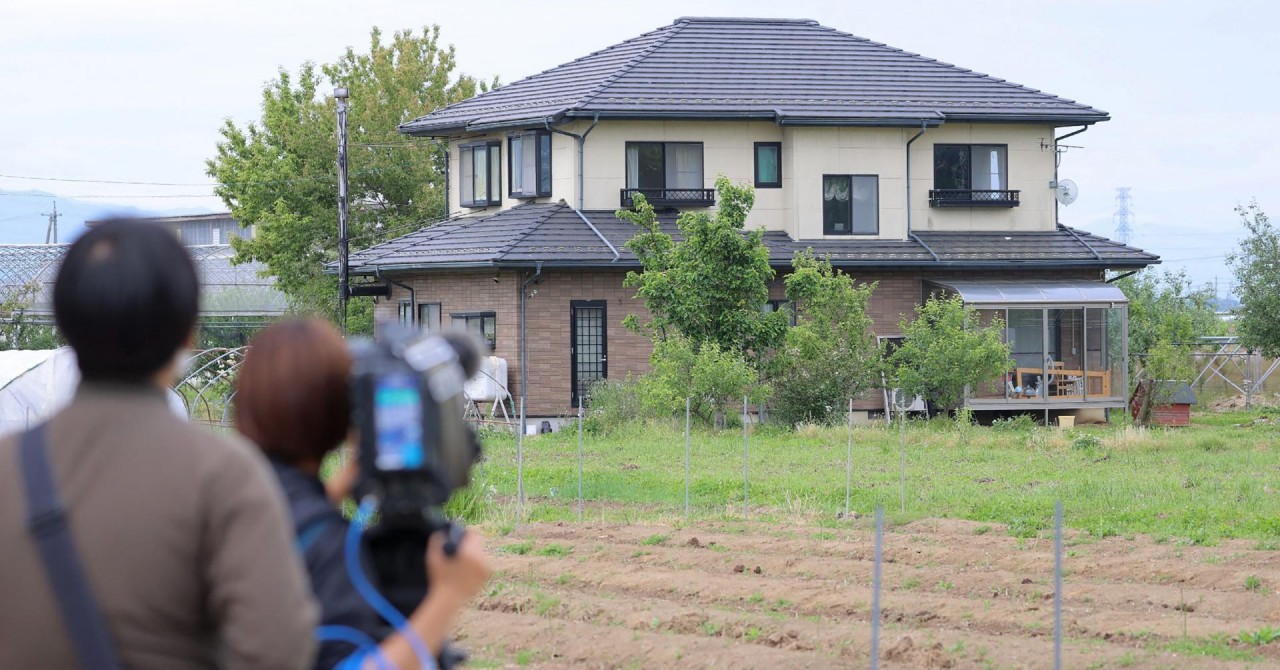 višestruko ubojstvo krvoproliće u japanu, četvero mrtvih: napadač se skrivao u kući nakon što je ubio dvojicu policajaca i izbo ženu