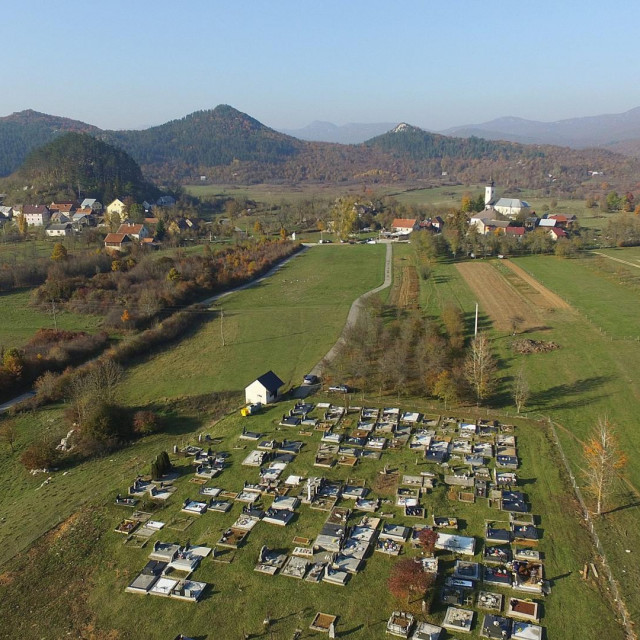 &lt;p&gt;Sela Gornji Kosinj i Mlakve u općini Perušić bit će potopljena akumulacijskim jezerom zbog gradnje hidrocentrale koja bi trebala proraditi do 2028. godine&lt;/p&gt;