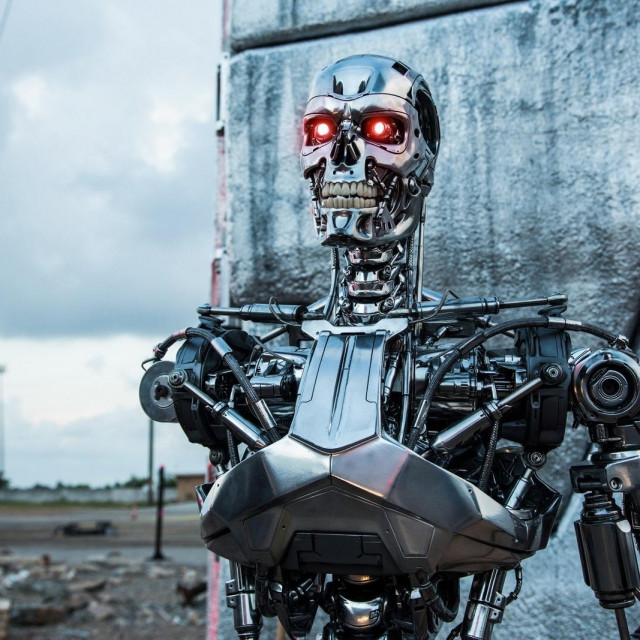 &lt;p&gt;Ilustracija, robot iz filma Terminator Genisys&lt;/p&gt;