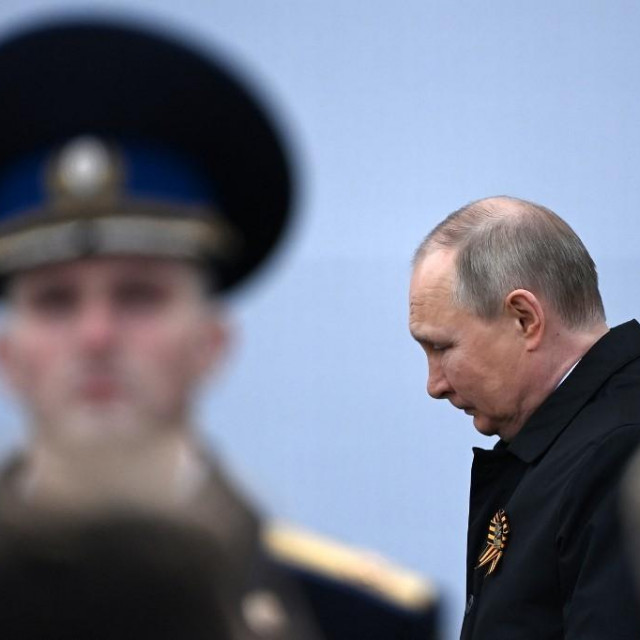 &lt;p&gt;Vladimir Putin i ruski vojnik&lt;/p&gt;