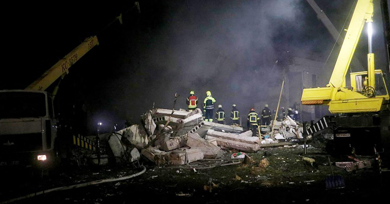 Cijela Ukrajina pod uzbunom, noćni napad na Kijev, u Dnjipru srušena dvokatnica: Najmanje 22 ranjenih