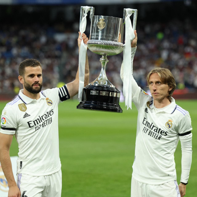 &lt;p&gt;Nacho i Modrić zajednički dižu trofej pobjednika Kupa kralja u svibnju&lt;/p&gt;
