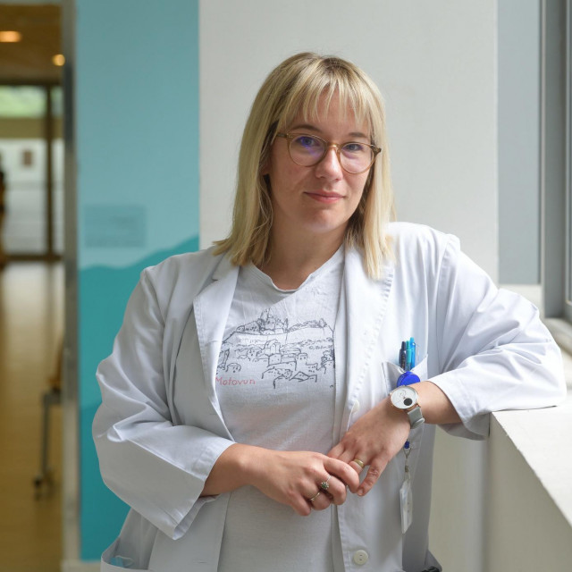 <p>Zagreb, 090622.<br>
Rebro, zelena zgrada, 1. kat, dnevna bolnica<br>
Ana Jelakovic, dr. med., spec. nefrologije,.<br>