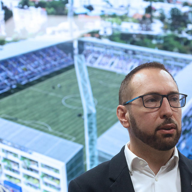 &lt;p&gt;Gradonačelnik Tomislav Tomašević i zamjenici Danijela Dolenec i Luka Korlaet, predstavili su projekt rekonstrukcije stadiona u Kranjcevicevoj.&lt;br&gt;
 &lt;/p&gt;